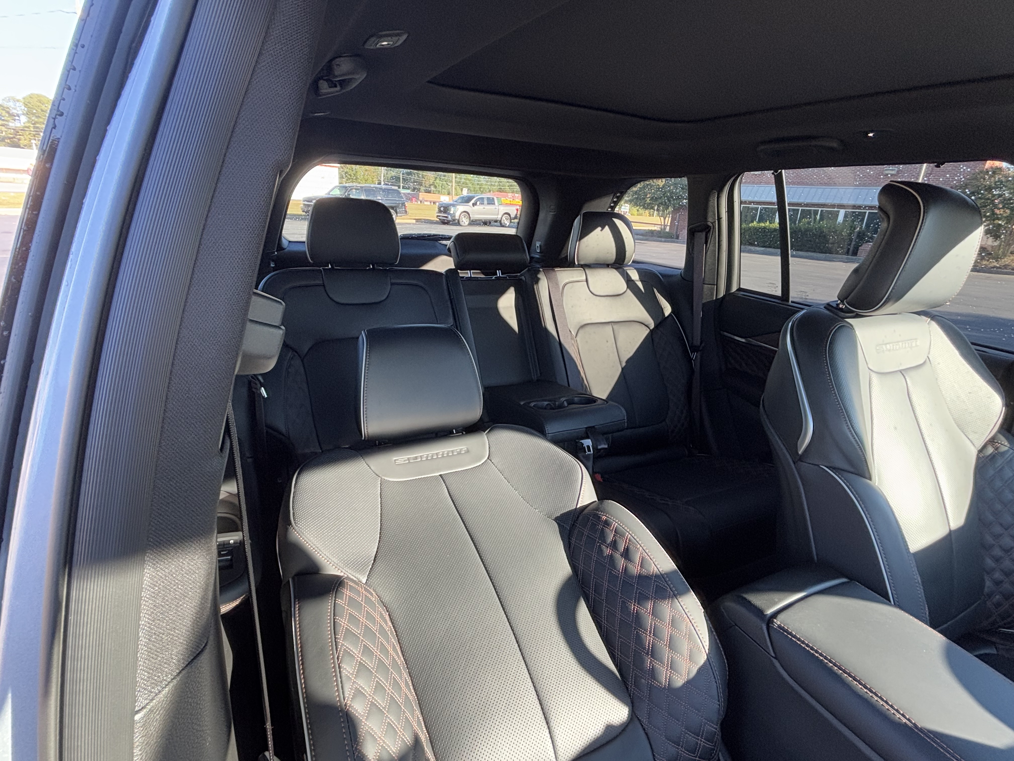 Used 2025 Jeep Grand Cherokee Summit w/ Adv Protech Group IV AWD/4WD image 11