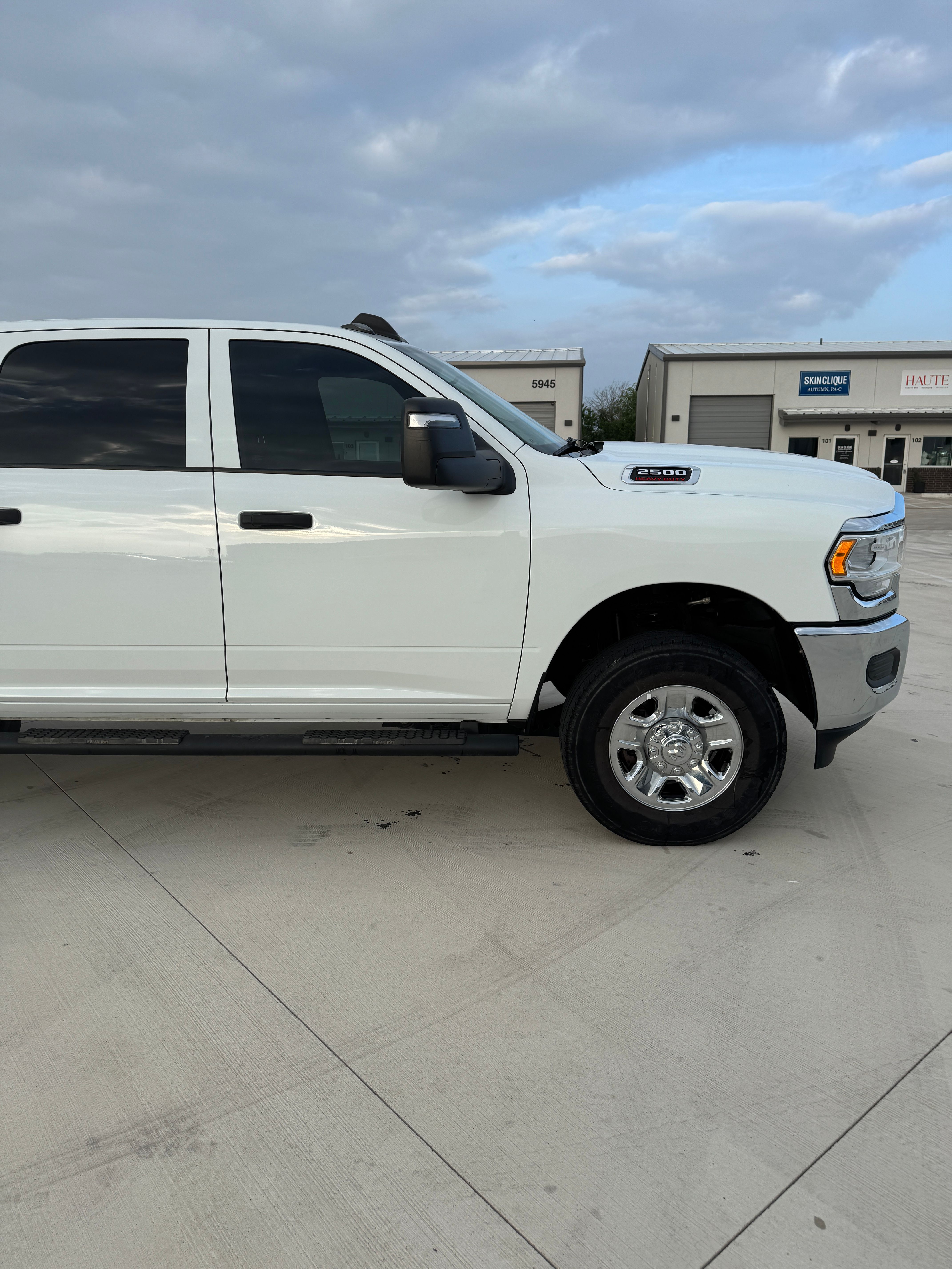 Used 2024 RAM 2500 Tradesman w/ Chrome Appearance Group AWD/4WD image 10