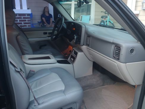 Used 2000 Chevrolet Suburban LT w/ LT Preferred Equipment Group image 12