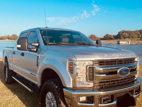 Used 2019 Ford F250 XLT w/ XLT Value Package AWD/4WD image 12