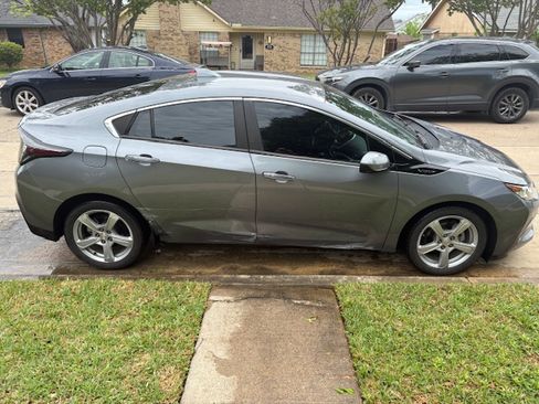 Used 2018 Chevrolet Volt LT w/ Comfort Package image 13