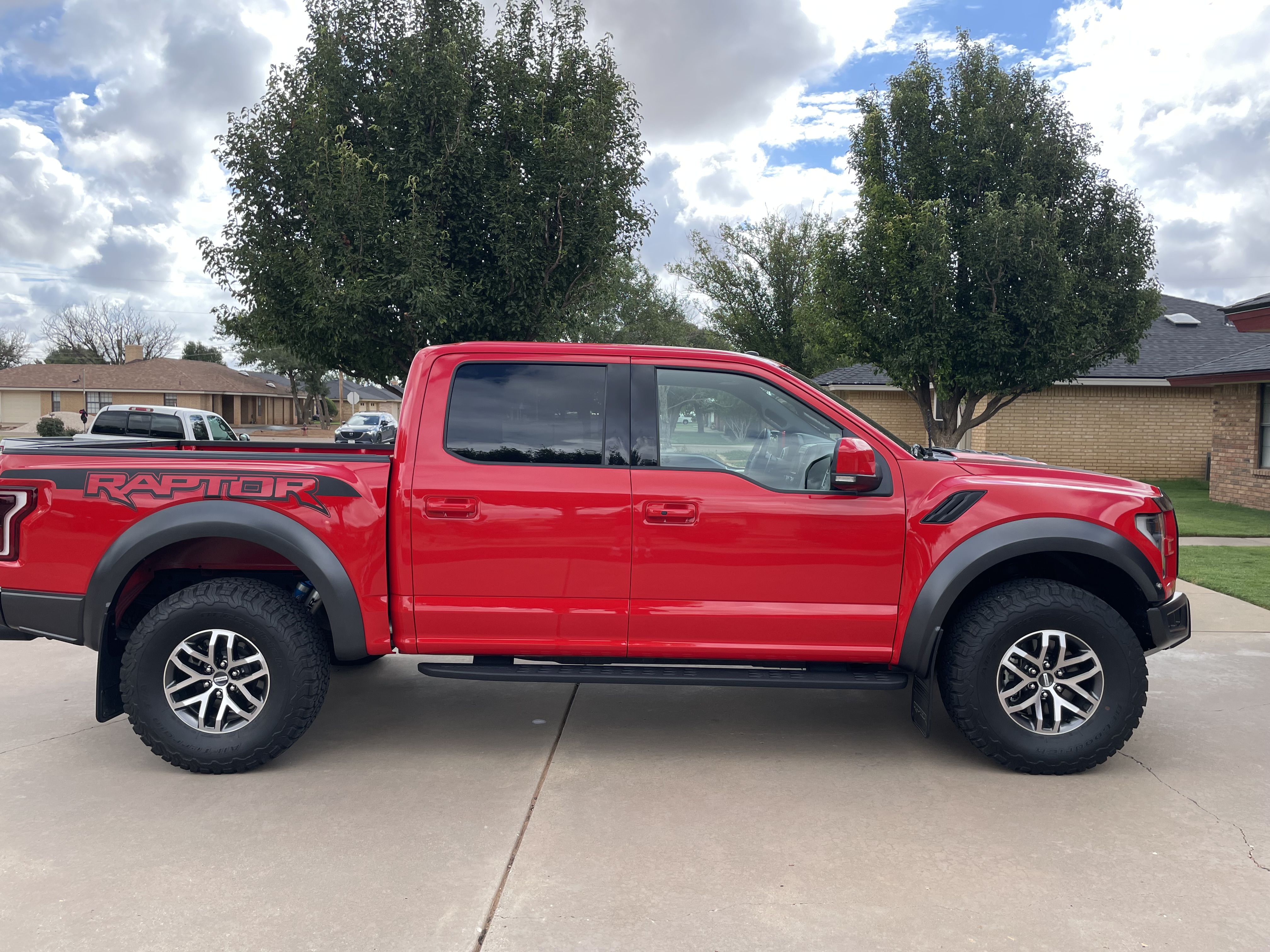 Used 2018 Ford F150 Raptor w/ Equipment Group 802A Luxury AWD/4WD image 1
