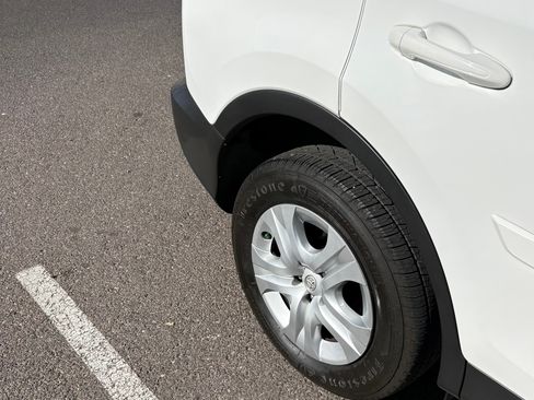 Used 2013 Toyota RAV4 LE image 4