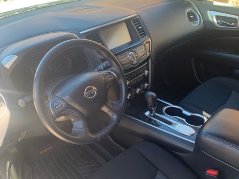 Used 2019 Nissan Pathfinder SV image 11