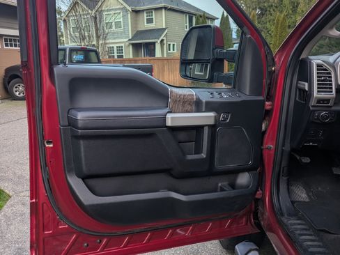 Used 2017 Ford F250 Lariat w/ Lariat Ultimate Package image 10