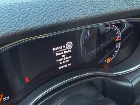 Used 2019 Jeep Grand Cherokee Laredo RWD image 11