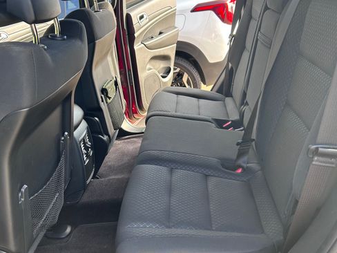 Used 2019 Jeep Grand Cherokee Laredo w/ 18" Wheel & 8.4" Radio Group image 8