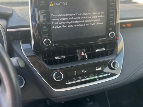 Used 2022 Toyota Corolla LE image 11