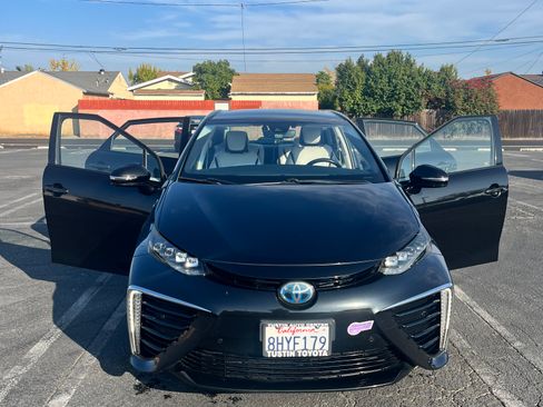 Used 2019 Toyota Mirai image 16