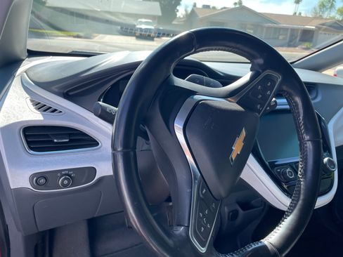 Used 2018 Chevrolet Bolt Premier w/ Infotainment Package image 8