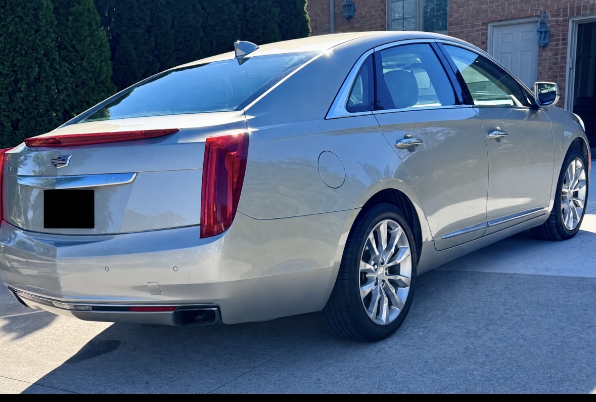 Used 2016 Cadillac XTS Luxury w/ Driver Awareness Package FWD image 4