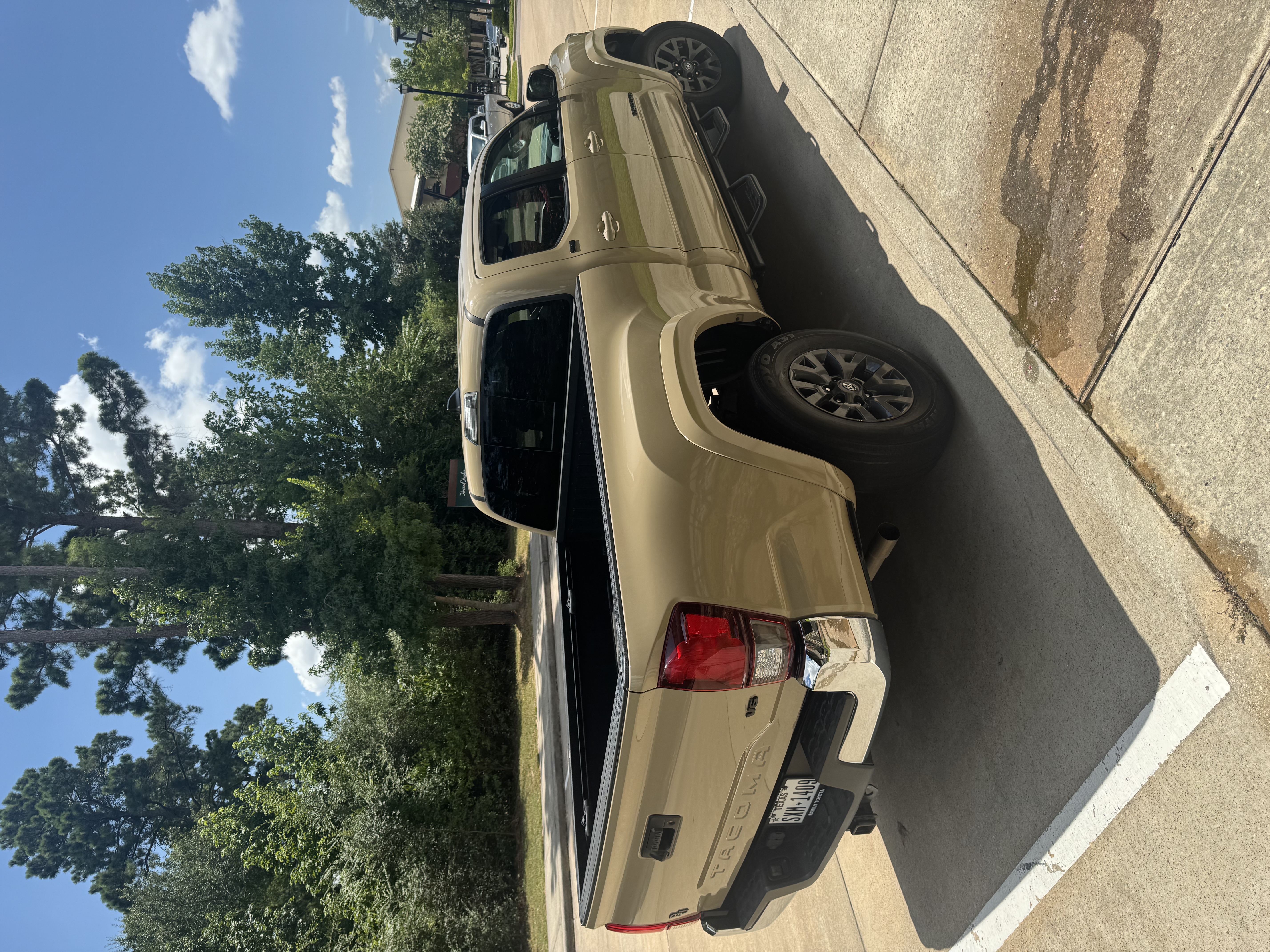 Used 2020 Toyota Tacoma SR5 RWD image 8