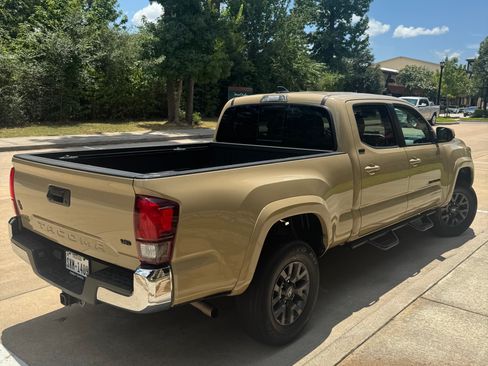 Used 2020 Toyota Tacoma SR5 RWD image 8
