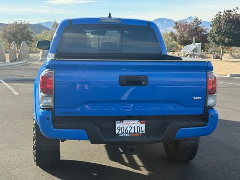 Used 2021 Toyota Tacoma TRD Sport w/ TRD Premium Sport Package image 5