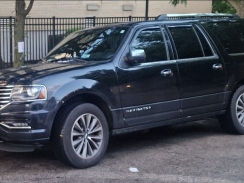 Used 2017 Lincoln Navigator L Select image 1