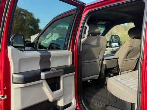 Used 2017 Ford F350 XLT w/ XLT Premium Package image 16