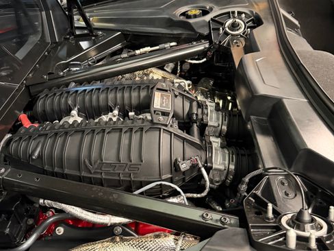 Used 2025 Chevrolet Corvette Z06 RWD image 9
