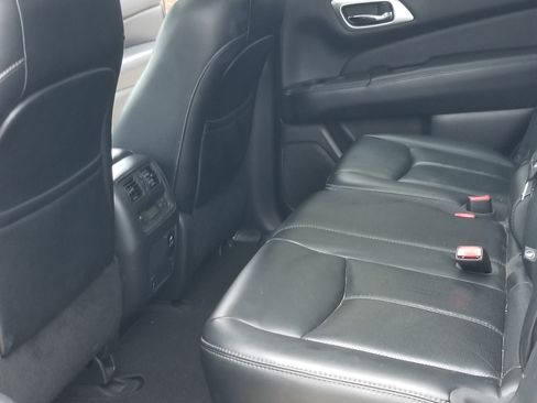Used 2015 Nissan Pathfinder Platinum w/ Cargo Package image 4