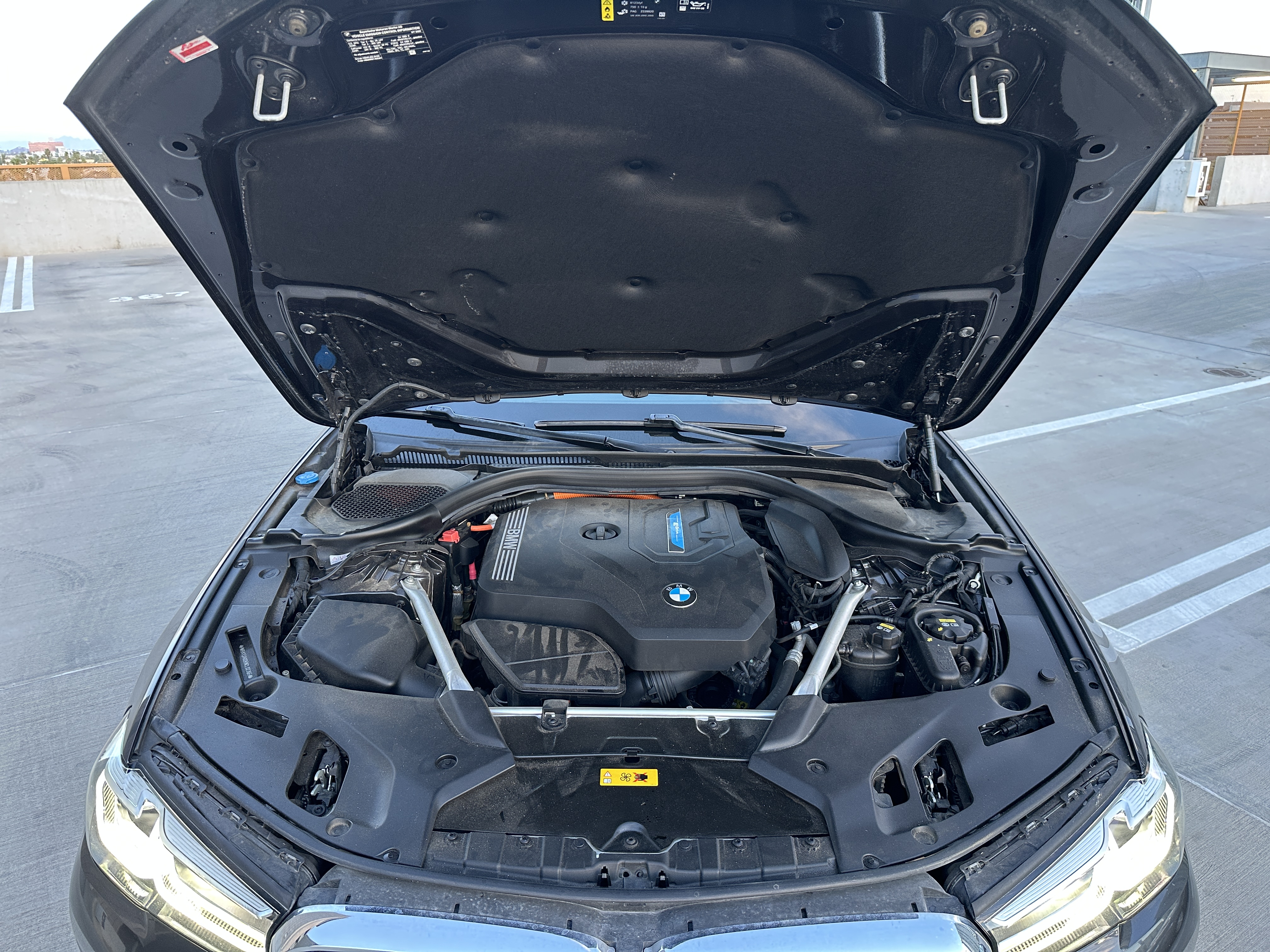 Used 2022 BMW 530e w/ Premium Package RWD image 13