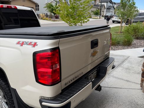 Used 2015 Chevrolet Silverado 1500 High Country w/ High Country Premium Package AWD/4WD image 6