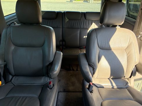 Used 2010 Toyota Sienna CE image 6