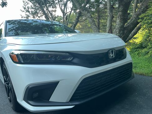 Used 2022 Honda Civic Sport Touring image 5