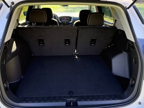 Used 2023 GMC Terrain SLE image 10