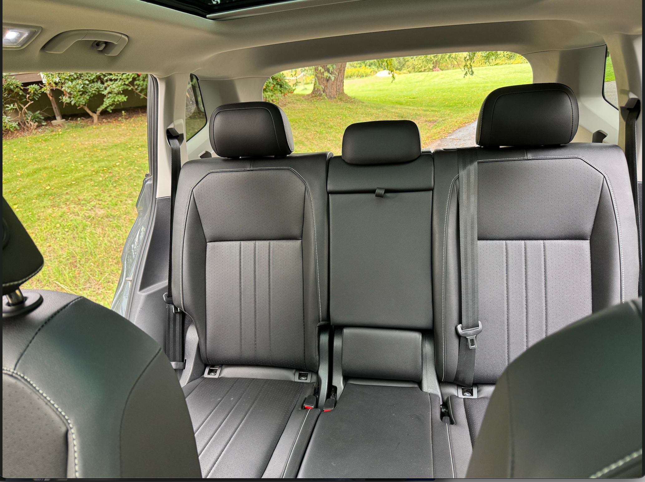 Used 2023 Volkswagen Tiguan SE w/ Panoramic Sunroof Package AWD/4WD image 10