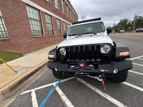 Used 2021 Jeep Wrangler Sport image 8