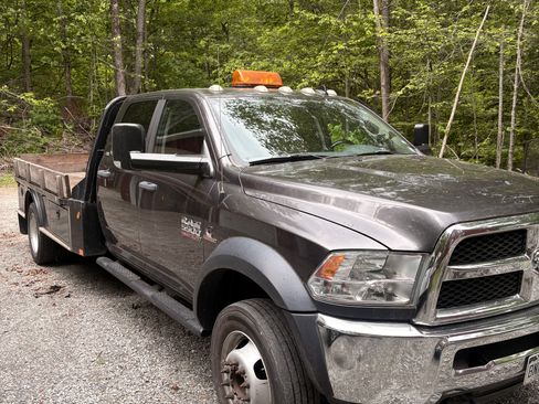 Used 2016 RAM 5500 SLT w/ Quick Order Package 29G SLT AWD/4WD image 15