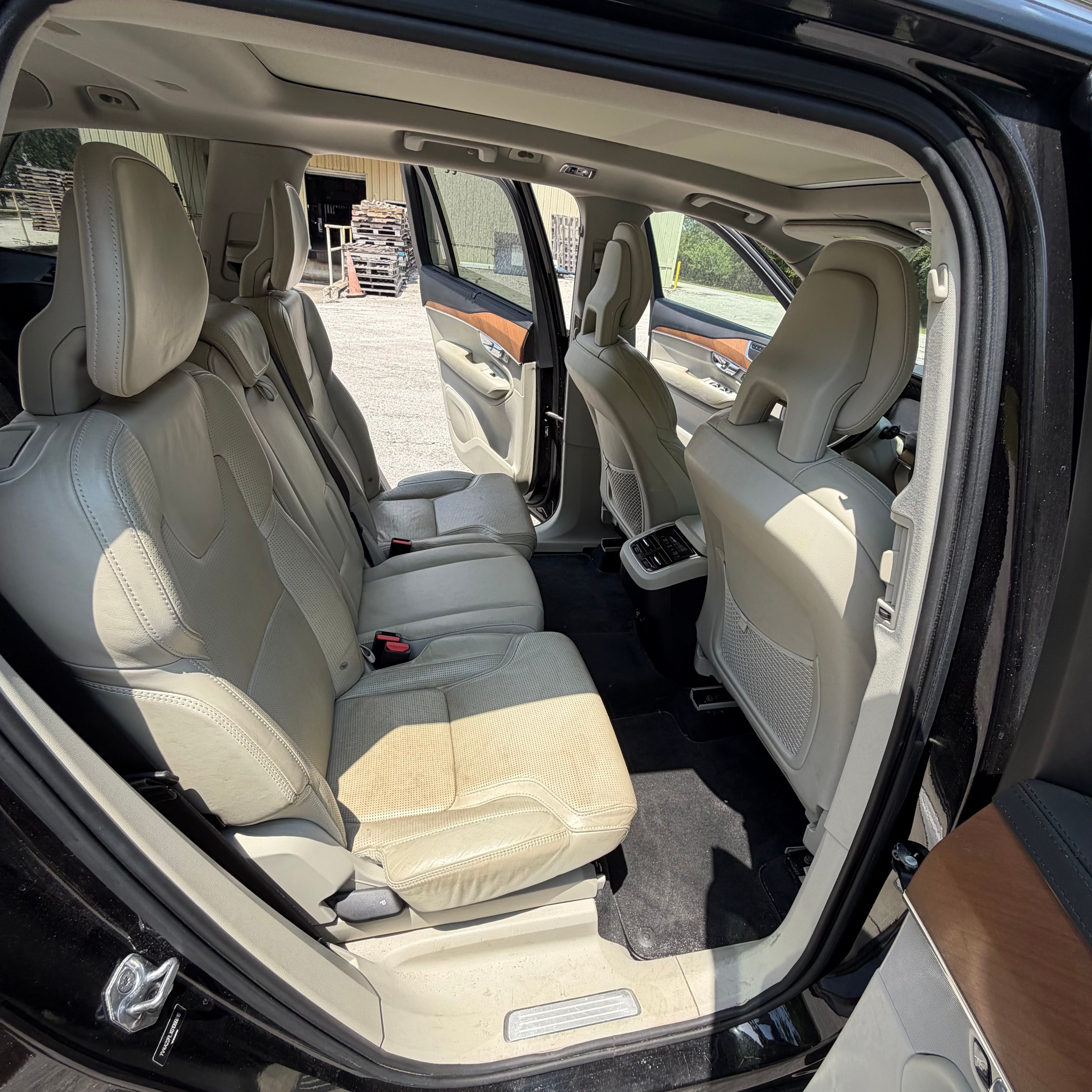Used 2016 Volvo XC90 T6 Inscription w/ Vision Package AWD/4WD image 17