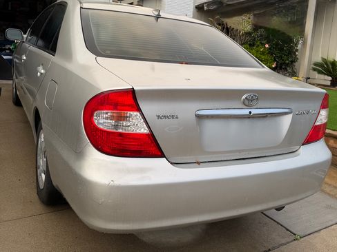 Used 2004 Toyota Camry LE image 2