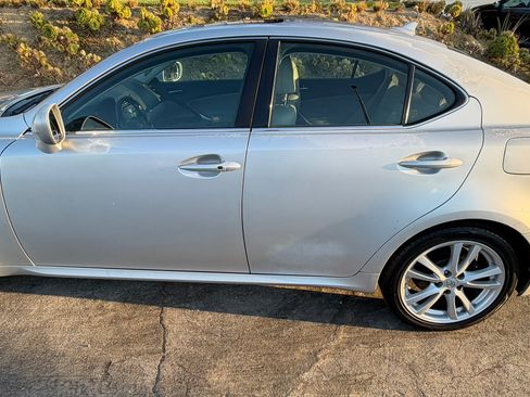 Used 2007 Lexus IS 250 w/ Premium Pkg RWD image 2