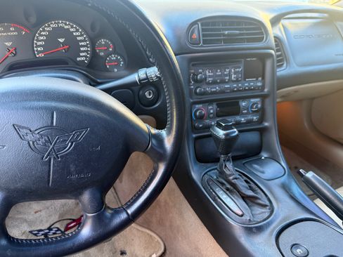 Used 1998 Chevrolet Corvette Coupe w/ Memory Pkg image 8