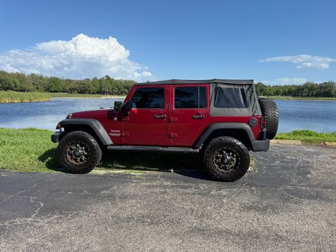 Used 2012 Jeep Wrangler Unlimited Sport AWD/4WD image 2