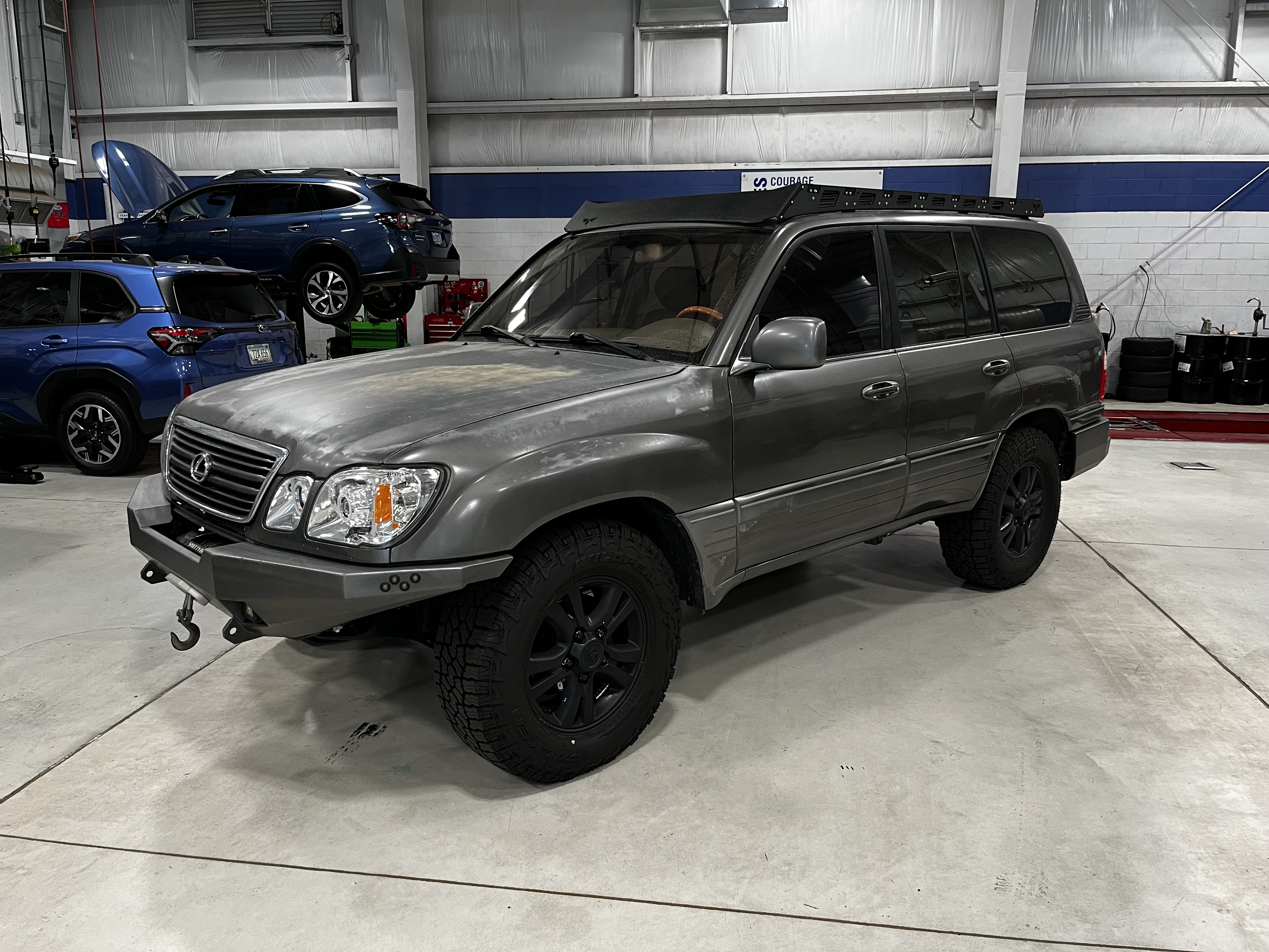 Used 2000 Lexus LX 470 4WD image 1