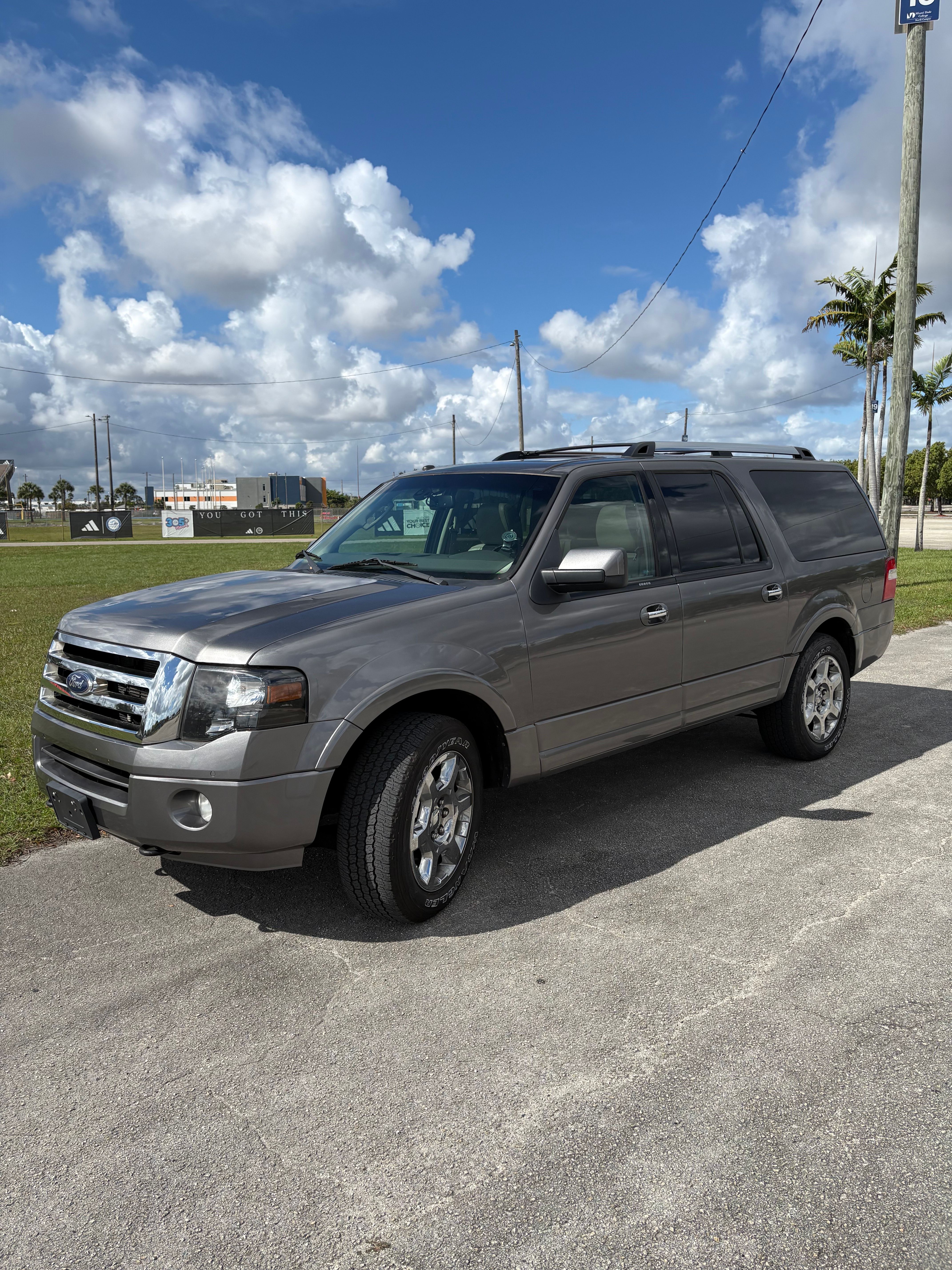 Used 2014 Ford Expedition EL Limited w/ Equipment Group 301A RWD image 1