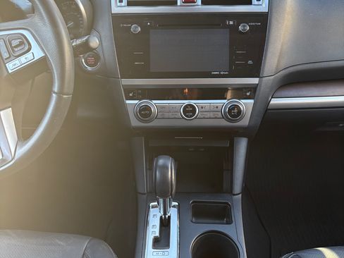 Used 2017 Subaru Outback 2.5i Limited image 8
