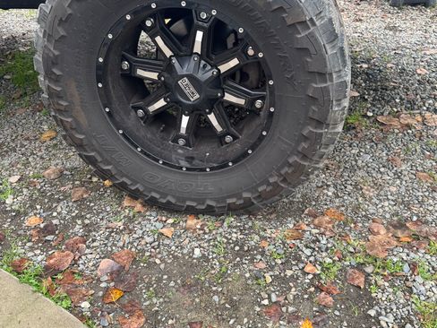 Used 2012 Ford F350 Lariat w/ Chrome Pkg image 4