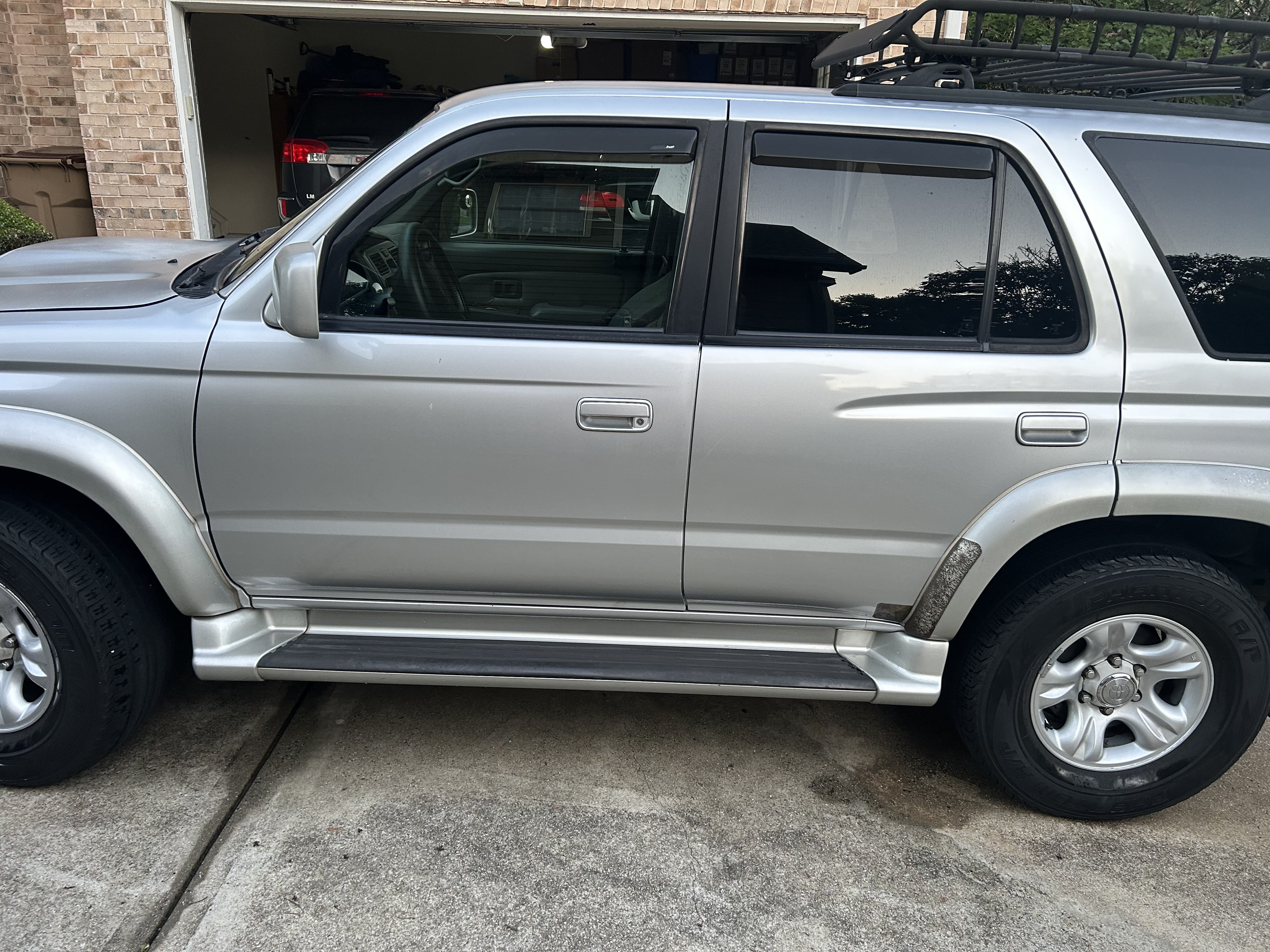 Used 2001 Toyota 4Runner SR5 w/ Sport Pkg RWD image 2