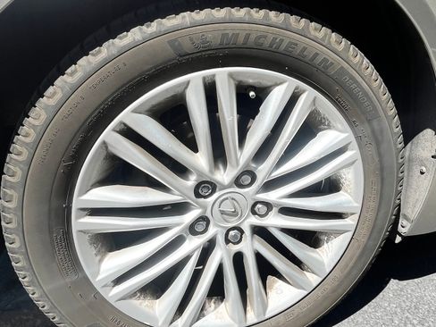 Used 2016 Lexus ES 350 w/ Premium Package w/Wood Trim image 9