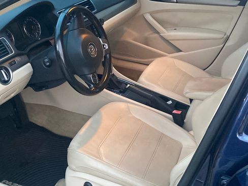 Used 2015 Volkswagen Passat 1.8T Limited Edition image 5