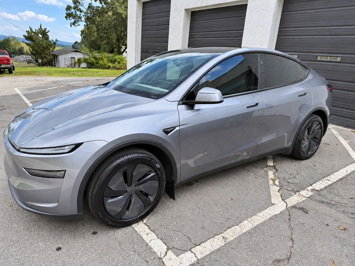 Used 2026 Tesla Model Y Long Range RWD image 1