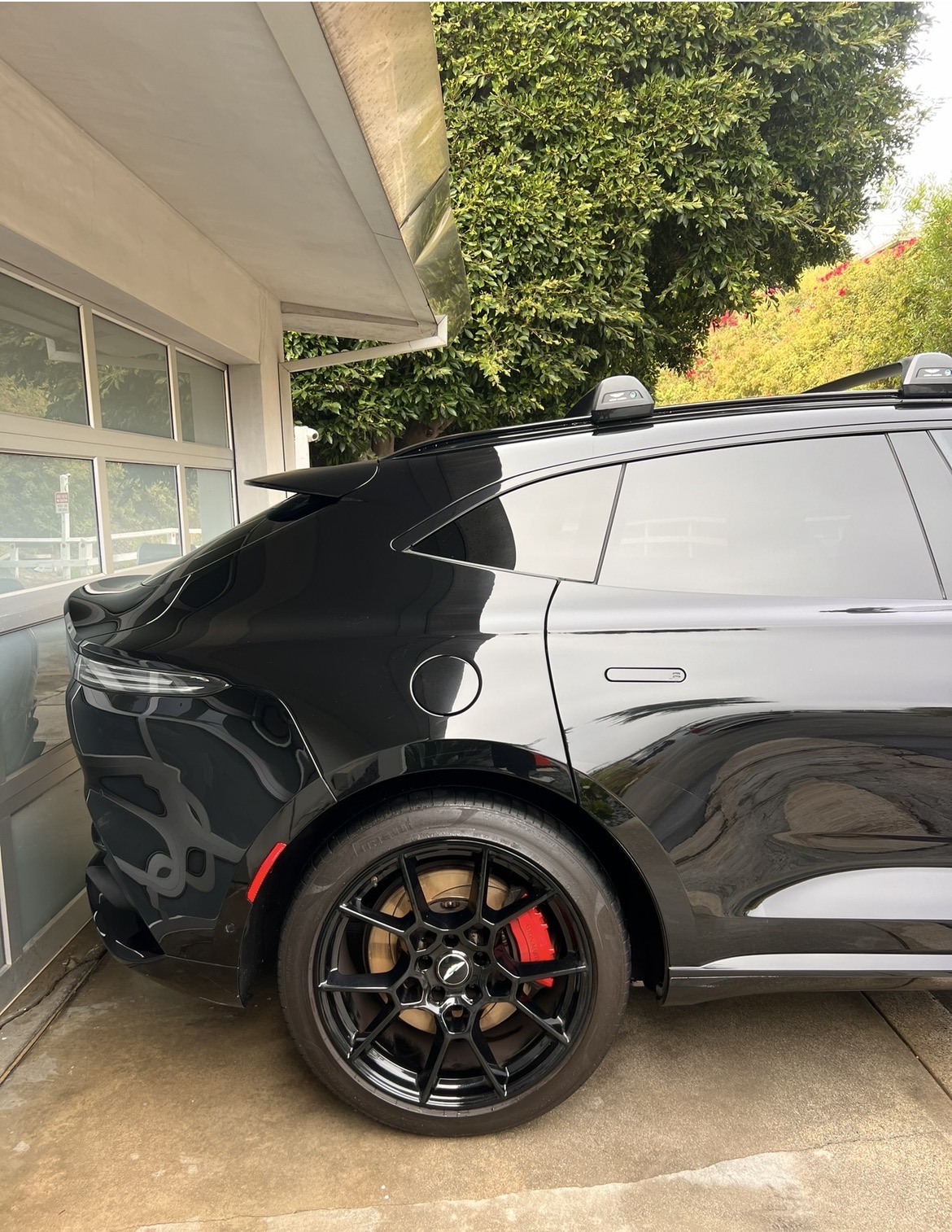 Used 2021 Aston Martin DBX AWD/4WD image 10