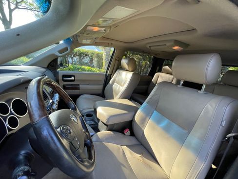 Used 2010 Toyota Sequoia Platinum image 12