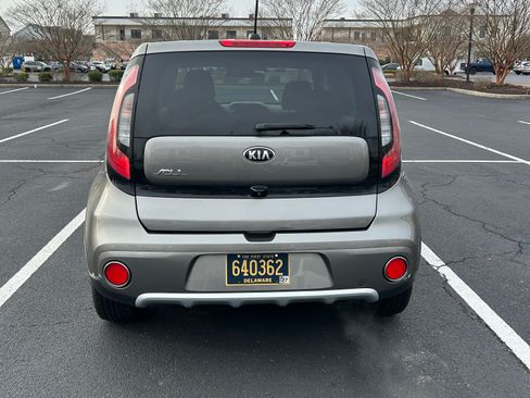 Used 2018 Kia Soul + image 2