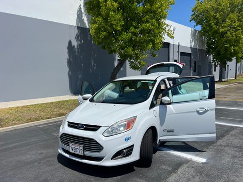 Used 2014 Ford C-MAX Energi SEL w/ Equipment Group 301A FWD image 9