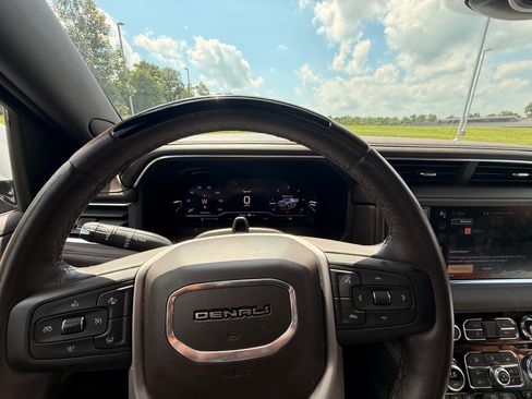Used 2024 GMC Yukon XL Denali w/ Advanced Technology Package AWD/4WD image 10