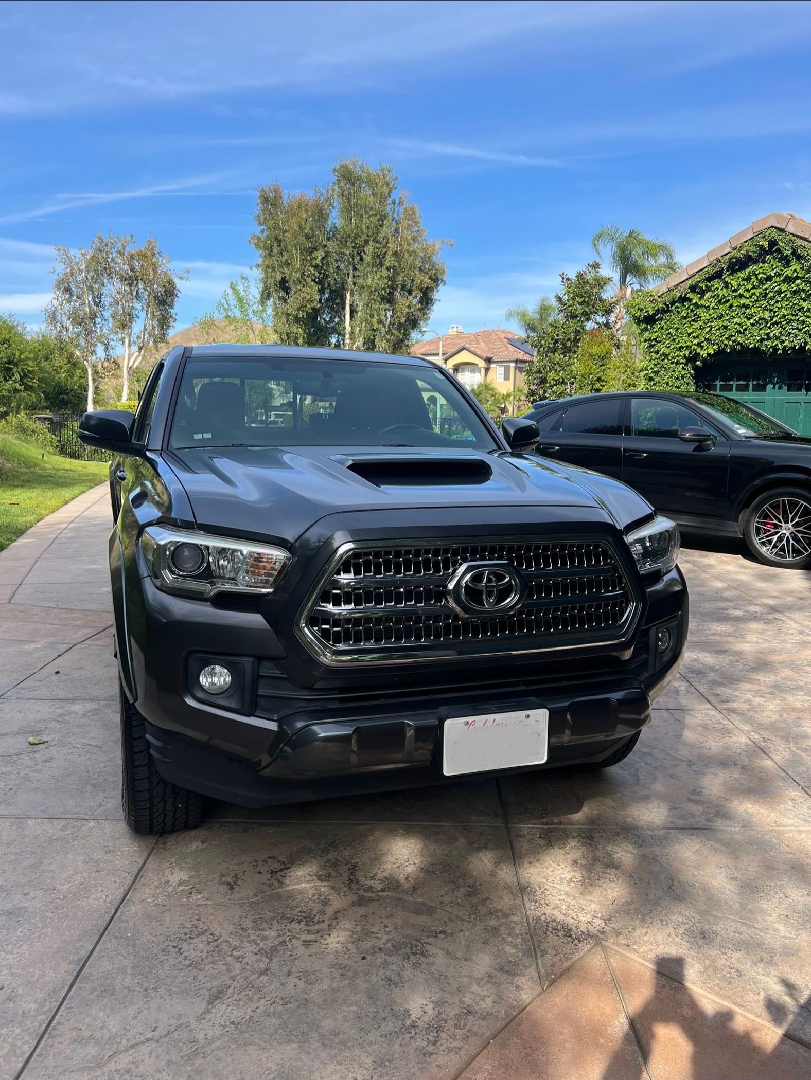 Used 2016 Toyota Tacoma TRD Sport w/ Towing Package RWD image 1