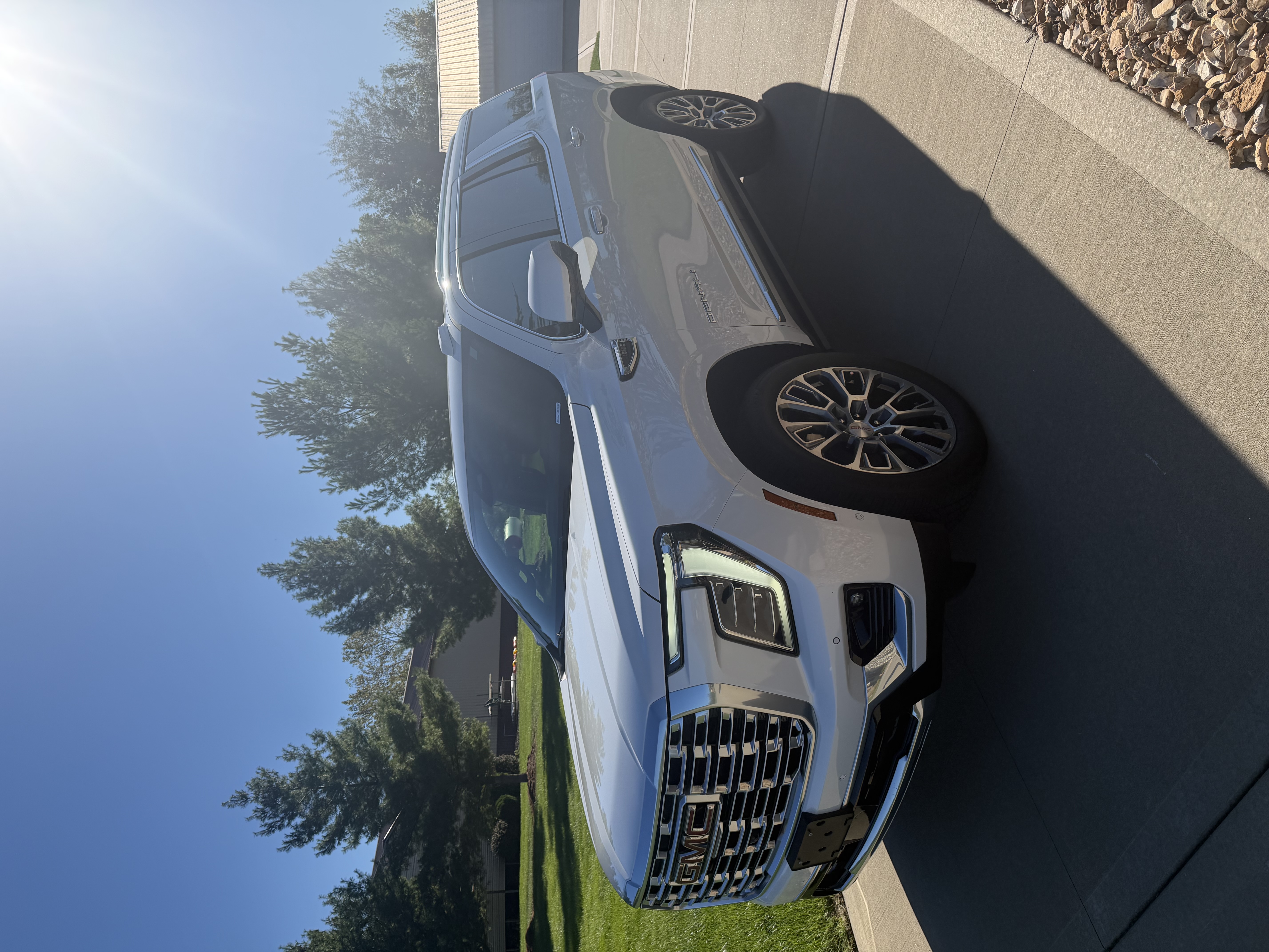 Used 2025 GMC Yukon Denali w/ Sun & Power Step Package AWD/4WD image 6